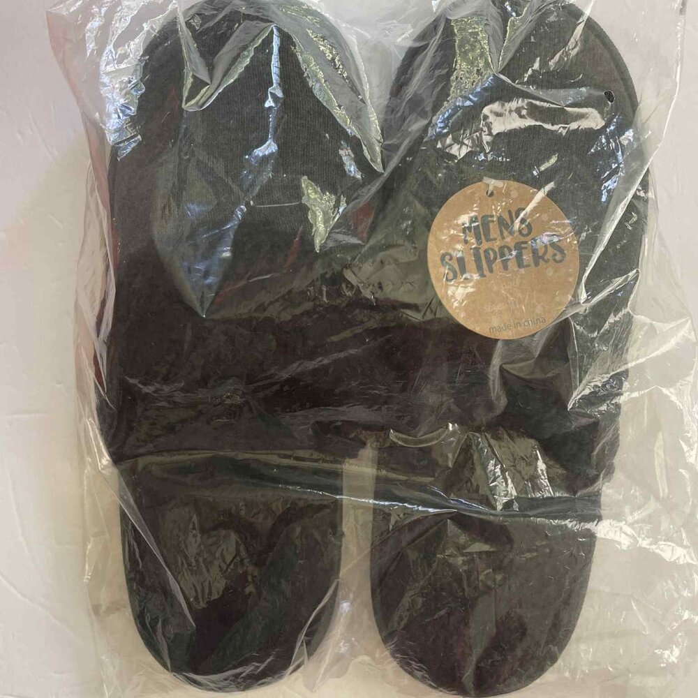 NWT- Men's Slippers Size M/L